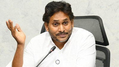 జగన్ సంచలన ప్రకటన: రాజధానిపై 'ప్లాన్ బి'! చంద్రబాబు స్పందన శూన్యం!! జగన్ సంచలన ప్రకటన: రాజధానిపై 'ప్లాన్ బి'! చంద్రబాబు స్పందన శూన్యం!!