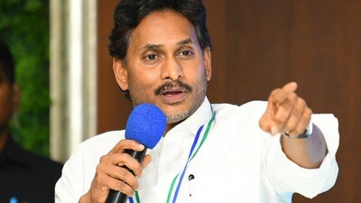 అమరావతి కుంభకోణం: చంద్రబాబు దోపిడీ అంటూ వైఎస్ జగన్ సంచలన ఆరోపణలు! అమరావతి కుంభకోణం: చంద్రబాబు దోపిడీ అంటూ వైఎస్ జగన్ సంచలన ఆరోపణలు!