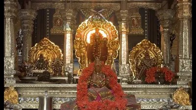 మెగాస్టార్ ఇంట్లో మిరాకిల్! హనుమంతుడిని తాకిన సూర్య కిరణాలు.. వీడియో షేర్ చేసిన చిరు సంచలనం! మెగాస్టార్ ఇంట్లో మిరాకిల్! హనుమంతుడిని తాకిన సూర్య కిరణాలు.. వీడియో షేర్ చేసిన చిరు సంచలనం!