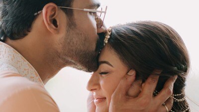 బెల్లంకొండ శ్రీనివాస్ లవ్ స్టోరీ: ప్రేయసికి సినిమా స్టైల్లో ప్రపోజ్.. వీడియో చూస్తే షాక్! బెల్లంకొండ శ్రీనివాస్ లవ్ స్టోరీ: ప్రేయసికి సినిమా స్టైల్లో ప్రపోజ్.. వీడియో చూస్తే షాక్!