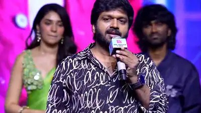 Anil Ravipudi: అఫీషియల్గా చెప్పాల్సిన పని లేదు.. మనవాళ్లు రాసేస్తారు.. హీరోయిన్ను అనౌన్స్ చేసిన అనిల్ రావిపూడి Anil Ravipudi: అఫీషియల్గా చెప్పాల్సిన పని లేదు.. మనవాళ్లు రాసేస్తారు.. హీరోయిన్ను అనౌన్స్ చేసిన అనిల్ రావిపూడి