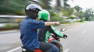 హెల్మెట్ ధరించండి, బహుమతులు గెలుచుకోండి! చిత్తూరు పోలీసుల అదిరిపోయే ఆఫర్! హెల్మెట్ ధరించండి, బహుమతులు గెలుచుకోండి! చిత్తూరు పోలీసుల అదిరిపోయే ఆఫర్!