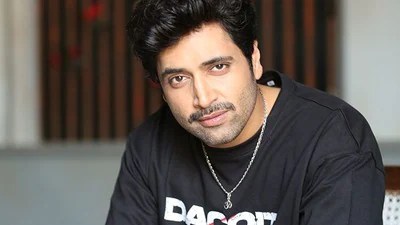 అదిరిపోయే షాక్: 'చందమామ' నుండి అడివి శేష్ అవుట్! నటించలేదనే కారణంతో తొలగింపు!! అదిరిపోయే షాక్: 'చందమామ' నుండి అడివి శేష్ అవుట్! నటించలేదనే కారణంతో తొలగింపు!!