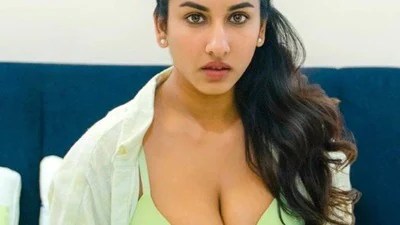 విష్ణుప్రియ హాట్ షోతో రచ్చ! అర్ధనగ్న ఫొటోలు వైరల్, పోలీసుల ఎంట్రీతో షాక్! విష్ణుప్రియ హాట్ షోతో రచ్చ! అర్ధనగ్న ఫొటోలు వైరల్, పోలీసుల ఎంట్రీతో షాక్!