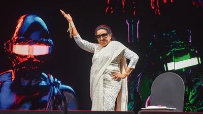 షాకింగ్: 91 ఏళ్ల వయసులో ఆశా భోంస్లే మాస్ డ్యాన్స్.. తౌబా తౌబా అంటూ దుమ్ములేపిందిగా! షాకింగ్: 91 ఏళ్ల వయసులో ఆశా భోంస్లే మాస్ డ్యాన్స్.. తౌబా తౌబా అంటూ దుమ్ములేపిందిగా!