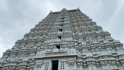 గుడికి ఎదురుగా ఇల్లు ఉండటం శుభమా? వాస్తు శాస్త్రం ఏం చెబుతోంది? గుడికి ఎదురుగా ఇల్లు ఉండటం శుభమా? వాస్తు శాస్త్రం ఏం చెబుతోంది?