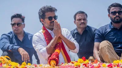 షాకింగ్ రియాక్షన్: భార్య ఫోటో చూసి విజయ్ ఎమోషనల్! విడాకుల పుకార్లకు చెక్? షాకింగ్ రియాక్షన్: భార్య ఫోటో చూసి విజయ్ ఎమోషనల్! విడాకుల పుకార్లకు చెక్?
