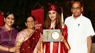 వైరల్: హీరోయిన్ శ్రీలీల డాక్టర్ కూడా! షాకింగ్ విషయాలు బయటపెట్టిన ఎనర్జీ బాంబ్!! వైరల్: హీరోయిన్ శ్రీలీల డాక్టర్ కూడా! షాకింగ్ విషయాలు బయటపెట్టిన ఎనర్జీ బాంబ్!!