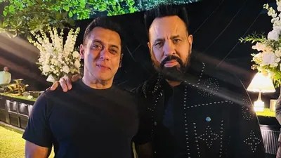 Bollywood Bodyguard Salaries REVEALED! Truth Behind SRK & Salman's Security Team Pay Bollywood Bodyguard Salaries REVEALED! Truth Behind SRK & Salman's Security Team Pay