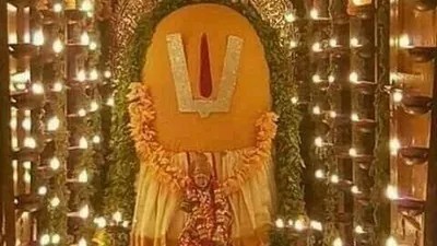 శ్రీ సింహాచల క్షేత్రం: వరాహ నృసింహ స్వామి చందనోత్సవం - నిజరూప దర్శన విశేషాలు శ్రీ సింహాచల క్షేత్రం: వరాహ నృసింహ స్వామి చందనోత్సవం - నిజరూప దర్శన విశేషాలు