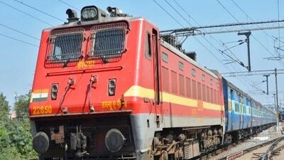 వేసవి సెలవుల్లో ఊరెళ్తున్నారా? దక్షిణ మధ్య రైల్వే గుడ్ న్యూస్! ప్రత్యేక రైళ్లు మీకోసమే! వేసవి సెలవుల్లో ఊరెళ్తున్నారా? దక్షిణ మధ్య రైల్వే గుడ్ న్యూస్! ప్రత్యేక రైళ్లు మీకోసమే!