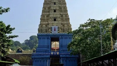 సింహాచలం చందనోత్సవం టికెట్ల కోసం ఆన్లైన్ యుద్ధం! మీ టికెట్ ఎలా పొందాలంటే... సింహాచలం చందనోత్సవం టికెట్ల కోసం ఆన్లైన్ యుద్ధం! మీ టికెట్ ఎలా పొందాలంటే...