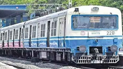 MMTS రైళ్లలో ఉచిత ప్రయాణం నిజమేనా..? తెలంగాణ ప్రభుత్వం ఏం చెప్పిందంటే..? MMTS రైళ్లలో ఉచిత ప్రయాణం నిజమేనా..? తెలంగాణ ప్రభుత్వం ఏం చెప్పిందంటే..?
