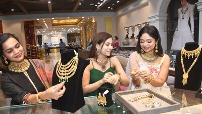 Akshaya Tritiya : నేడే అక్షయ తృతీయ- తెలుగు రాష్ట్రాల్లో బంగారం కొనుగోలుకు శుభ ముహూర్తం ఇదే Akshaya Tritiya : నేడే అక్షయ తృతీయ- తెలుగు రాష్ట్రాల్లో బంగారం కొనుగోలుకు శుభ ముహూర్తం ఇదే