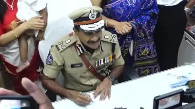 తెలంగాణ పోలీసు బాస్ మారారు! సీవీ ఆనంద్ ప్రస్థానం, సవాళ్లు, భవిష్యత్ ప్రణాళికలు! తెలంగాణ పోలీసు బాస్ మారారు! సీవీ ఆనంద్ ప్రస్థానం, సవాళ్లు, భవిష్యత్ ప్రణాళికలు!