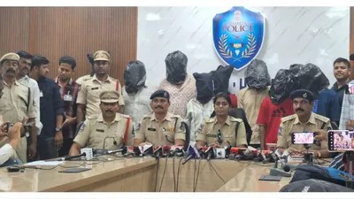 హైదరాబాద్లో ప్రేమజంటకు విషాదాంతం: బీటెక్ విద్యార్థి యావన్ హత్య, 10 మంది అరెస్ట్! హైదరాబాద్లో ప్రేమజంటకు విషాదాంతం: బీటెక్ విద్యార్థి యావన్ హత్య, 10 మంది అరెస్ట్!