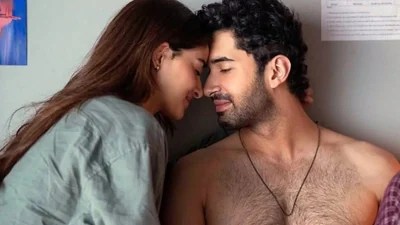 "Chand Mera Dil" Box Office Plunge: Lakshya-Ananya Film Stumbles on Monday, Crosses ₹12 Cr "Chand Mera Dil" Box Office Plunge: Lakshya-Ananya Film Stumbles on Monday, Crosses ₹12 Cr