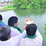 రైతులకు పండుగ! ధవళేశ్వరం నుండి ముందే నీరు.. 2.63 లక్షల ఎకరాలకు జీవం! రైతులకు పండుగ! ధవళేశ్వరం నుండి ముందే నీరు.. 2.63 లక్షల ఎకరాలకు జీవం!