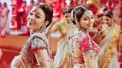 Was Madhuri Dixit four months pregnant while shooting Dola Re Dola? Actor reacts to the buzz Was Madhuri Dixit four months pregnant while shooting Dola Re Dola? Actor reacts to the buzz