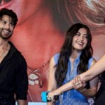 Cocktail 2: Kriti & Rashmika Debunk Lesbian Love Story Rumours, Point Fingers at Shahid Cocktail 2: Kriti & Rashmika Debunk Lesbian Love Story Rumours, Point Fingers at Shahid