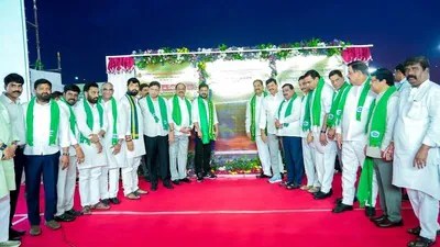 తెలంగాణలో సరికొత్త శకం! రూ.2,300 కోట్లతో కోహెడలో అంతర్జాతీయ పండ్ల మార్కెట్కు సీఎం రేవంత్ రెడ్డి శంకుస్థాపన. తెలంగాణలో సరికొత్త శకం! రూ.2,300 కోట్లతో కోహెడలో అంతర్జాతీయ పండ్ల మార్కెట్కు సీఎం రేవంత్ రెడ్డి శంకుస్థాపన.