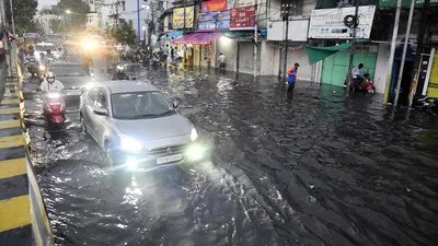 హైదరాబాద్లో వర్ష బీభత్సం: నగరం స్తంభన, రోడ్లు జలమయం, ట్రాఫిక్ నరకం! హైదరాబాద్లో వర్ష బీభత్సం: నగరం స్తంభన, రోడ్లు జలమయం, ట్రాఫిక్ నరకం!