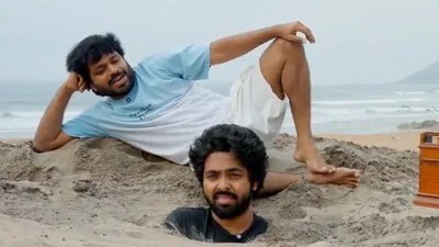 అనిల్ రావిపూడి నెక్స్ట్ లెవెల్ ప్రమోషన్స్! జీవీ, అనంత శ్రీరామ్లకు ఇసుకలో టార్చర్.. వీడియో వైరల్! అనిల్ రావిపూడి నెక్స్ట్ లెవెల్ ప్రమోషన్స్! జీవీ, అనంత శ్రీరామ్లకు ఇసుకలో టార్చర్.. వీడియో వైరల్!