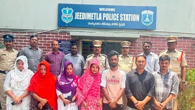 షాకింగ్: హైదరాబాద్లో అక్రమంగా నివసిస్తున్న ఏడుగురు బంగ్లాదేశీయులు అరెస్ట్! షాకింగ్: హైదరాబాద్లో అక్రమంగా నివసిస్తున్న ఏడుగురు బంగ్లాదేశీయులు అరెస్ట్!