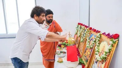 శర్వానంద్-శ్రీను వైట్ల కాంబోలో మాస్ తుఫాన్! సంక్రాంతికి భారీ ప్లాన్.. ఆఫీస్ ఓపెన్! శర్వానంద్-శ్రీను వైట్ల కాంబోలో మాస్ తుఫాన్! సంక్రాంతికి భారీ ప్లాన్.. ఆఫీస్ ఓపెన్!
