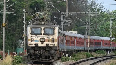 వేసవి ప్రయాణికులకు బంపర్ ఆఫర్: ఏపీకి ప్రత్యేక రైళ్లు పొడిగింపు, మీ స్టేషన్ ఉందో లేదో చూసుకోండి! వేసవి ప్రయాణికులకు బంపర్ ఆఫర్: ఏపీకి ప్రత్యేక రైళ్లు పొడిగింపు, మీ స్టేషన్ ఉందో లేదో చూసుకోండి!