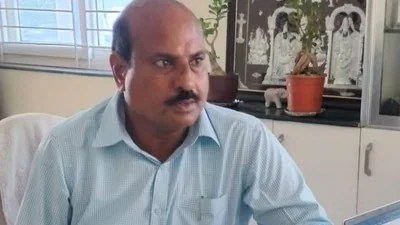 నిజామాబాద్ ఎక్సైజ్ అధికారికి ఏసీబీ షాక్: రూ. 3 కోట్ల అక్రమాస్తులు సీజ్! నిజామాబాద్ ఎక్సైజ్ అధికారికి ఏసీబీ షాక్: రూ. 3 కోట్ల అక్రమాస్తులు సీజ్!