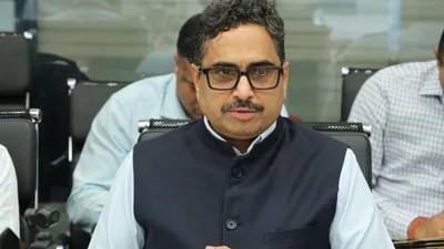 తెలంగాణకు కొత్త సీఎస్ రాక: కేంద్రం సంచలన నిర్ణయం వెనుక అసలు కథ ఇదే! తెలంగాణకు కొత్త సీఎస్ రాక: కేంద్రం సంచలన నిర్ణయం వెనుక అసలు కథ ఇదే!