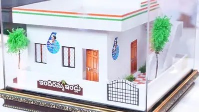 ఇందిరమ్మ ఇళ్లకు షాక్! స్లాబ్ సైజులపై సర్కార్ కొత్త రూల్స్.. పేదల ఇళ్లకు బ్రేక్? ఇందిరమ్మ ఇళ్లకు షాక్! స్లాబ్ సైజులపై సర్కార్ కొత్త రూల్స్.. పేదల ఇళ్లకు బ్రేక్?