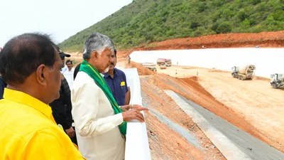 వెలిగొండ నిర్వాసితులకు సీఎం భారీ ఊరట: రూ.300 కోట్లు విడుదల, జూలై 31న నీటి విడుదల! వెలిగొండ నిర్వాసితులకు సీఎం భారీ ఊరట: రూ.300 కోట్లు విడుదల, జూలై 31న నీటి విడుదల!
