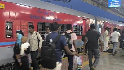 ప్రయాణికులకు శుభవార్త! హైదరాబాద్-మంగళూరు ప్రత్యేక రైళ్లు పొడిగింపు: పూర్తి వివరాలు ఇవే! ప్రయాణికులకు శుభవార్త! హైదరాబాద్-మంగళూరు ప్రత్యేక రైళ్లు పొడిగింపు: పూర్తి వివరాలు ఇవే!