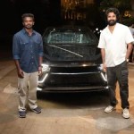 బ్లాక్బస్టర్ 'థాయ్ కిళవి'కి 100 రోజులు.. డైరెక్టర్కు రూ.20 లక్షల కారు గిఫ్ట్ ఇచ్చిన శివకార్తికేయన్! బ్లాక్బస్టర్ 'థాయ్ కిళవి'కి 100 రోజులు.. డైరెక్టర్కు రూ.20 లక్షల కారు గిఫ్ట్ ఇచ్చిన శివకార్తికేయన్!