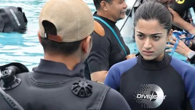 రష్మిక మందన్నా షాకింగ్ సాహసం! 20 గంటలు నీటిలో.. గాయాలతో మైసా ఫైట్ సీన్! ఏ హీరోయిన్ చేయని రికార్డు! రష్మిక మందన్నా షాకింగ్ సాహసం! 20 గంటలు నీటిలో.. గాయాలతో మైసా ఫైట్ సీన్! ఏ హీరోయిన్ చేయని రికార్డు!