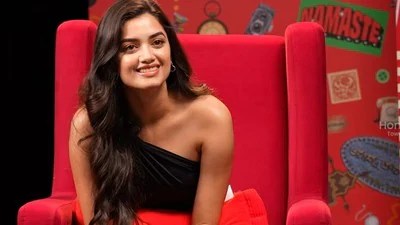 భాగ్యశ్రీ బోర్సే: స్టార్డమ్ వెనుక కన్నీళ్లు.. నాన్న కోసం ఉద్యోగం వేడుకున్నాడు! షాకింగ్ నిజాలు వైరల్! భాగ్యశ్రీ బోర్సే: స్టార్డమ్ వెనుక కన్నీళ్లు.. నాన్న కోసం ఉద్యోగం వేడుకున్నాడు! షాకింగ్ నిజాలు వైరల్!