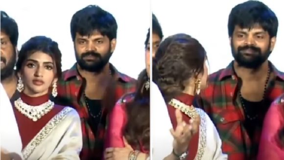శ్రీలీల సీరియస్ లుక్: జబర్దస్త్ మహేష్తో అసలేం జరిగింది? వైరల్ వీడియో కలకలం! శ్రీలీల సీరియస్ లుక్: జబర్దస్త్ మహేష్తో అసలేం జరిగింది? వైరల్ వీడియో కలకలం!