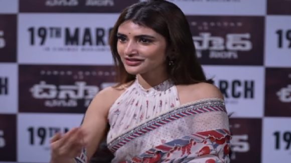 పవన్ కళ్యాణ్ సీక్రెట్ రివీల్ చేసిన శ్రీలీల! ఆ ఒక్క మాట చెబితే చాలు.. పవన్ గ్రీన్ సిగ్నల్! పవన్ కళ్యాణ్ సీక్రెట్ రివీల్ చేసిన శ్రీలీల! ఆ ఒక్క మాట చెబితే చాలు.. పవన్ గ్రీన్ సిగ్నల్!