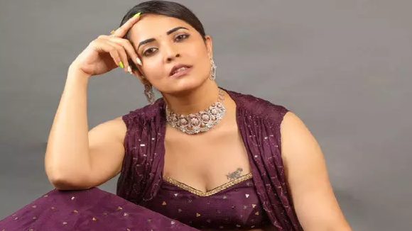 షాకింగ్: అనసూయ భరద్వాజ్ను వేధించిన దుర్మార్గుడు చిక్కాడు! అసలేం జరిగిందంటే... షాకింగ్: అనసూయ భరద్వాజ్ను వేధించిన దుర్మార్గుడు చిక్కాడు! అసలేం జరిగిందంటే...