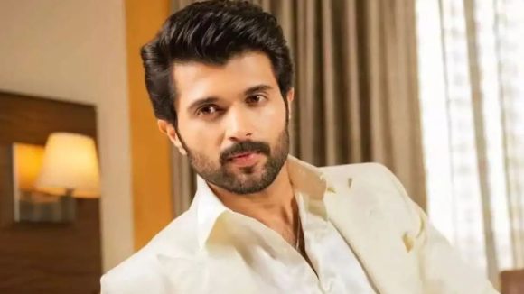 విజయ్ దేవరకొండ పెళ్లి మ్యాజిక్: ఒక్కసారిగా ఐదు సినిమాలతో స్టార్ డైరెక్టర్ల క్యూ! అసలేం జరిగింది? విజయ్ దేవరకొండ పెళ్లి మ్యాజిక్: ఒక్కసారిగా ఐదు సినిమాలతో స్టార్ డైరెక్టర్ల క్యూ! అసలేం జరిగింది?