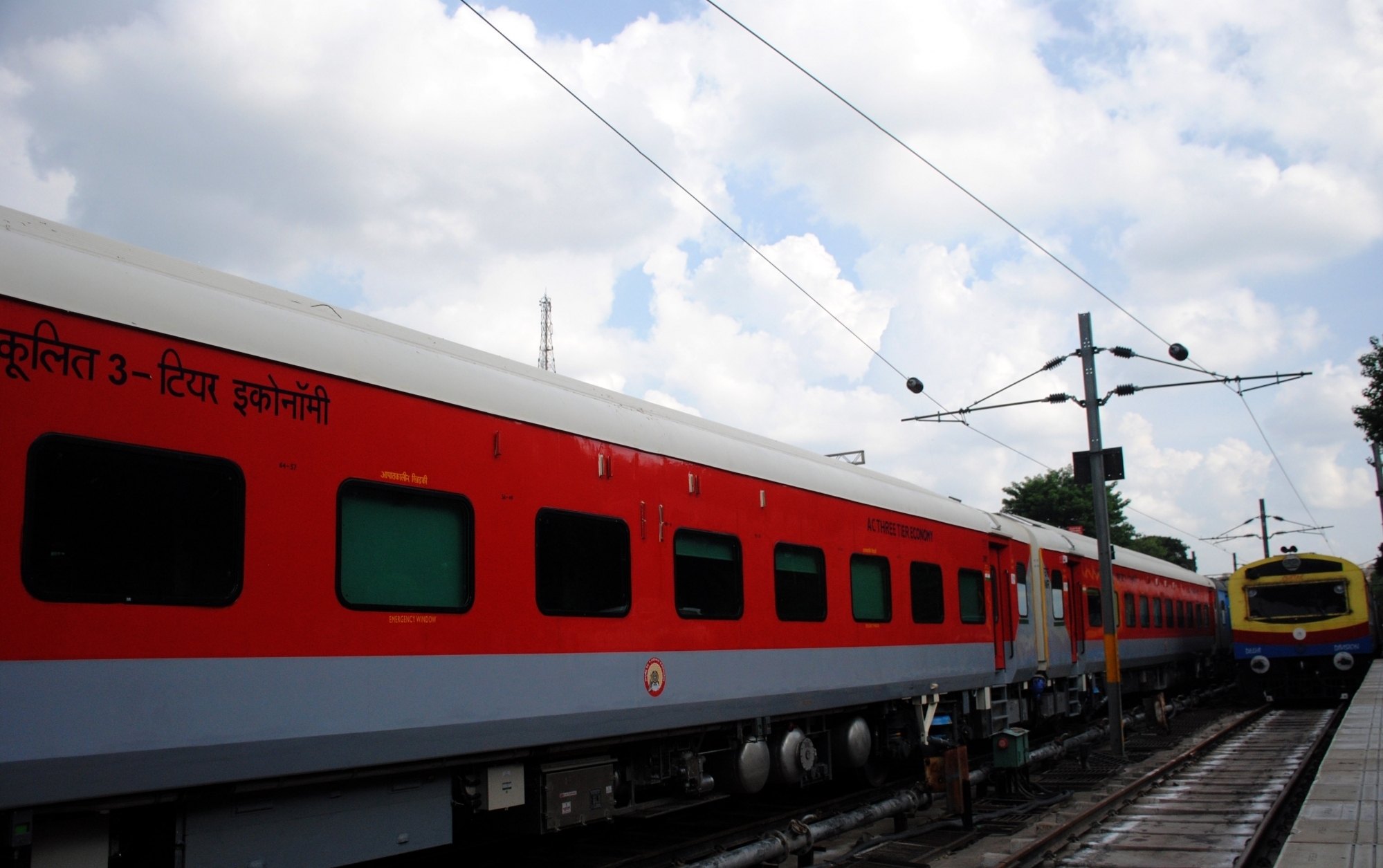 Indian Railways optical fibre cable laying for Kavach system in Gujarat and Madhya Pradesh Indian Railways optical fibre cable laying for Kavach system in Gujarat and Madhya Pradesh
