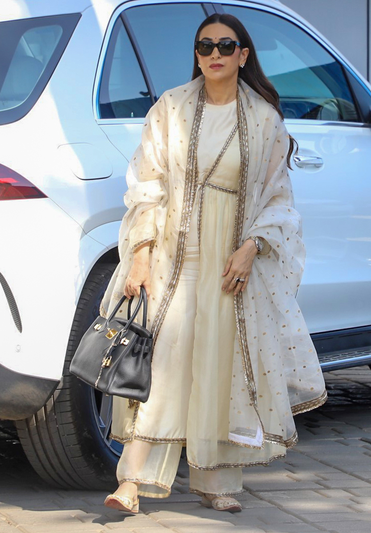 Karisma Kapoor discussing Kapoor family name stories on talk show Karisma Kapoor discussing Kapoor family name stories on talk show