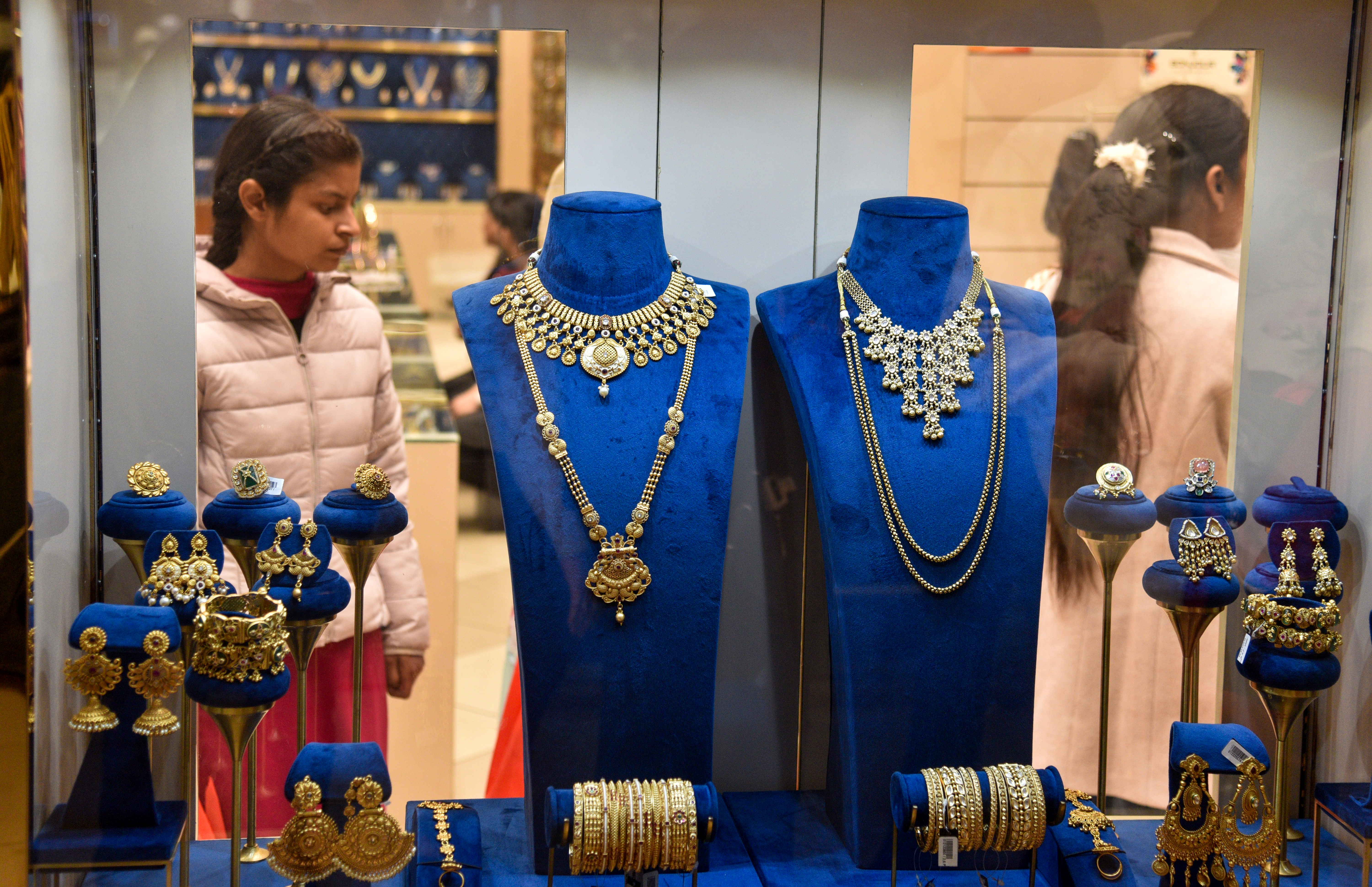 India gem and jewellery exports performance chart FY26 India gem and jewellery exports performance chart FY26