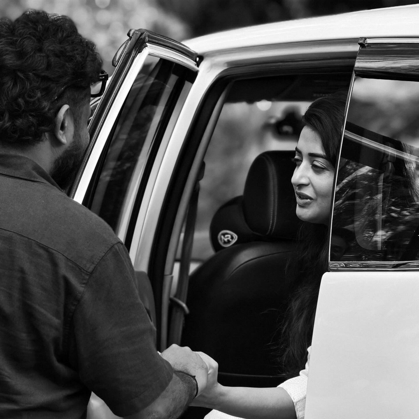 Meera Jasmine and Tharun Moorthy discussing Mohanlal film L366 Meera Jasmine and Tharun Moorthy discussing Mohanlal film L366