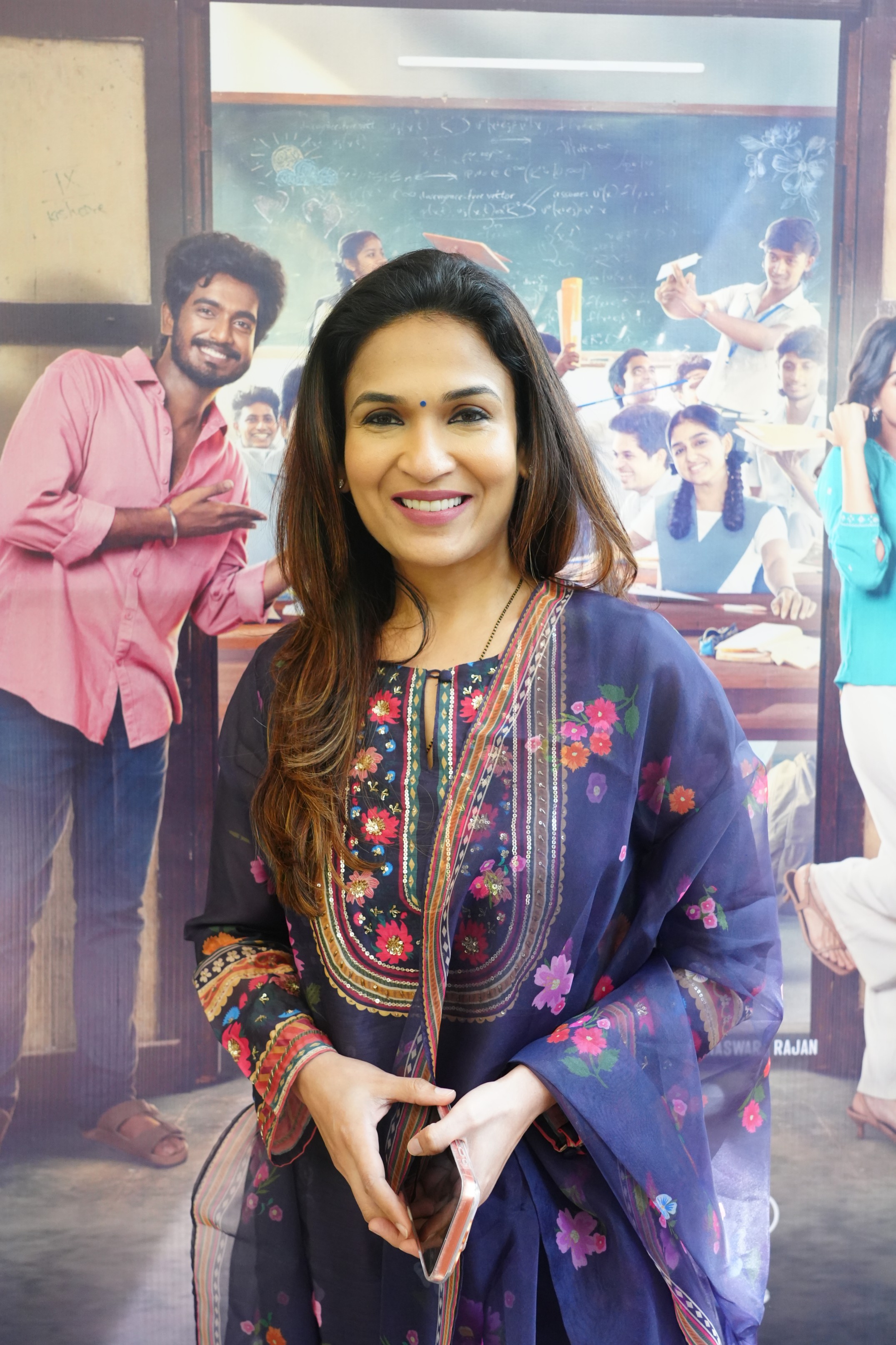 Soundarya Rajinikanth and Rajinikanth emotional moment after film success Soundarya Rajinikanth and Rajinikanth emotional moment after film success