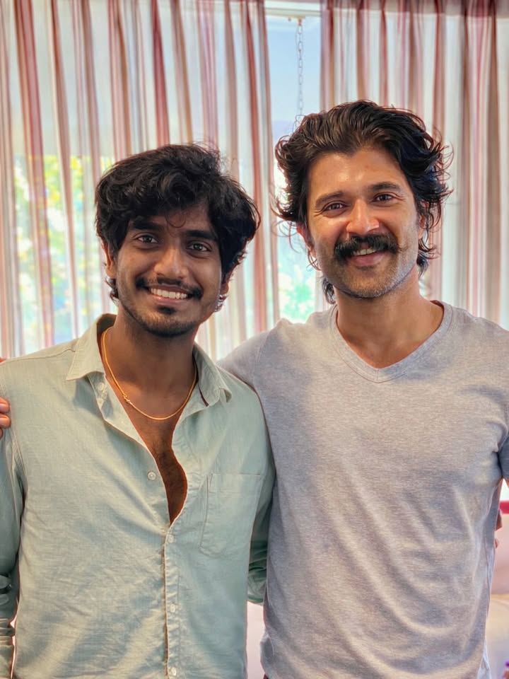 Abishan Jeevinth and Vijay Deverakonda photo together Abishan Jeevinth and Vijay Deverakonda photo together