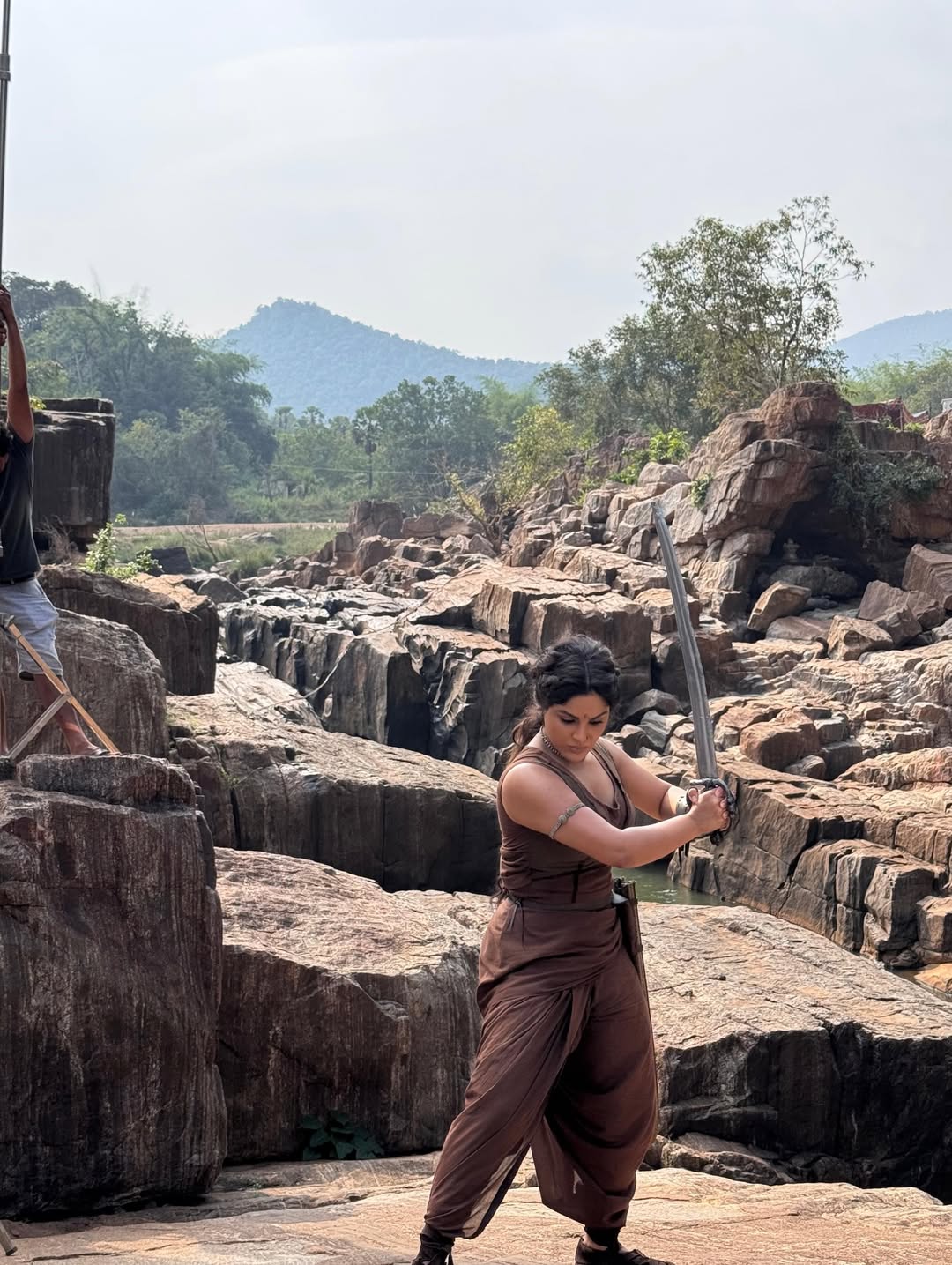 Samyuktha performing risky mountain stunt for Swayambhu film Samyuktha performing risky mountain stunt for Swayambhu film