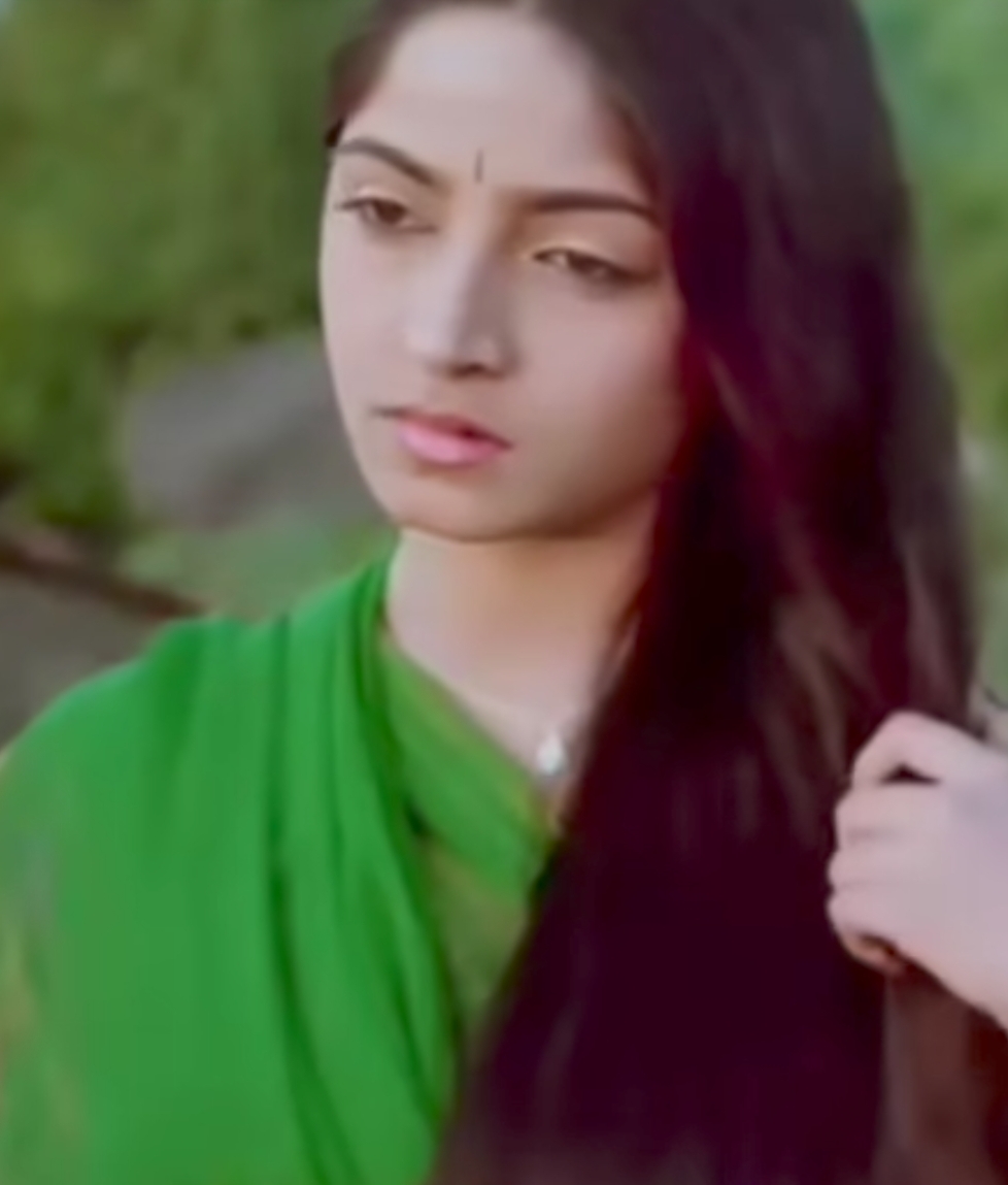 Sadhana Singh celebrating Holi and remembering Nadiya Ke Paar Sadhana Singh celebrating Holi and remembering Nadiya Ke Paar